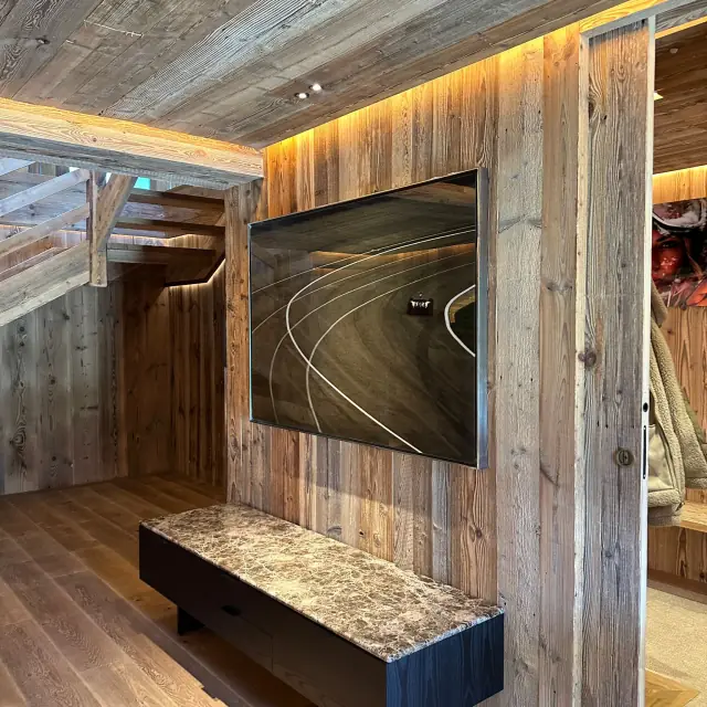 Séjour chalet: bois vieilli et parquet — Agence Firma